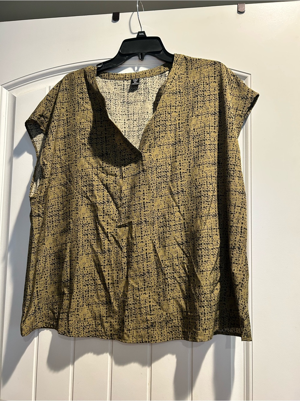 Women's Textured V-Neck Cap Sleeve Top - Olive